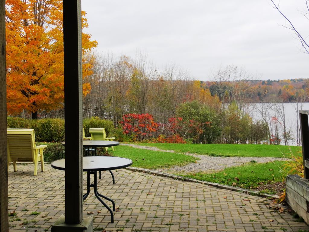 Riverside Resort And Conference Centre French Village Exterior foto